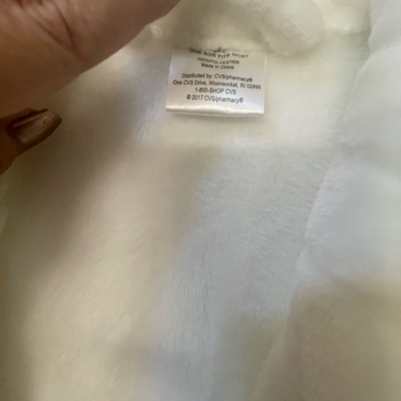 Plush White Robe - Picture 3 of 3